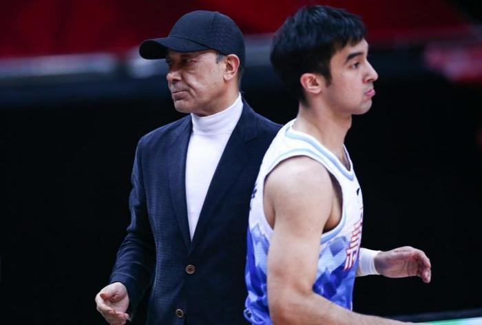 CBA名帅儿子合同到期!场均2.9分,不投奔老爹,比李春江父子强