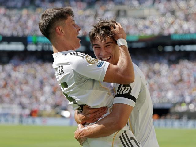 皇马进4强！43岁龙哥握拳庆祝：4次变阵 激活3人 大师级指挥