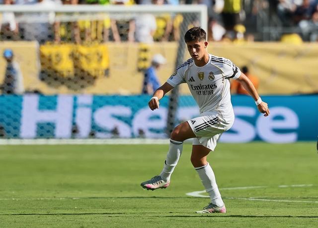 皇马进4强！43岁龙哥握拳庆祝：4次变阵 激活3人 大师级指挥