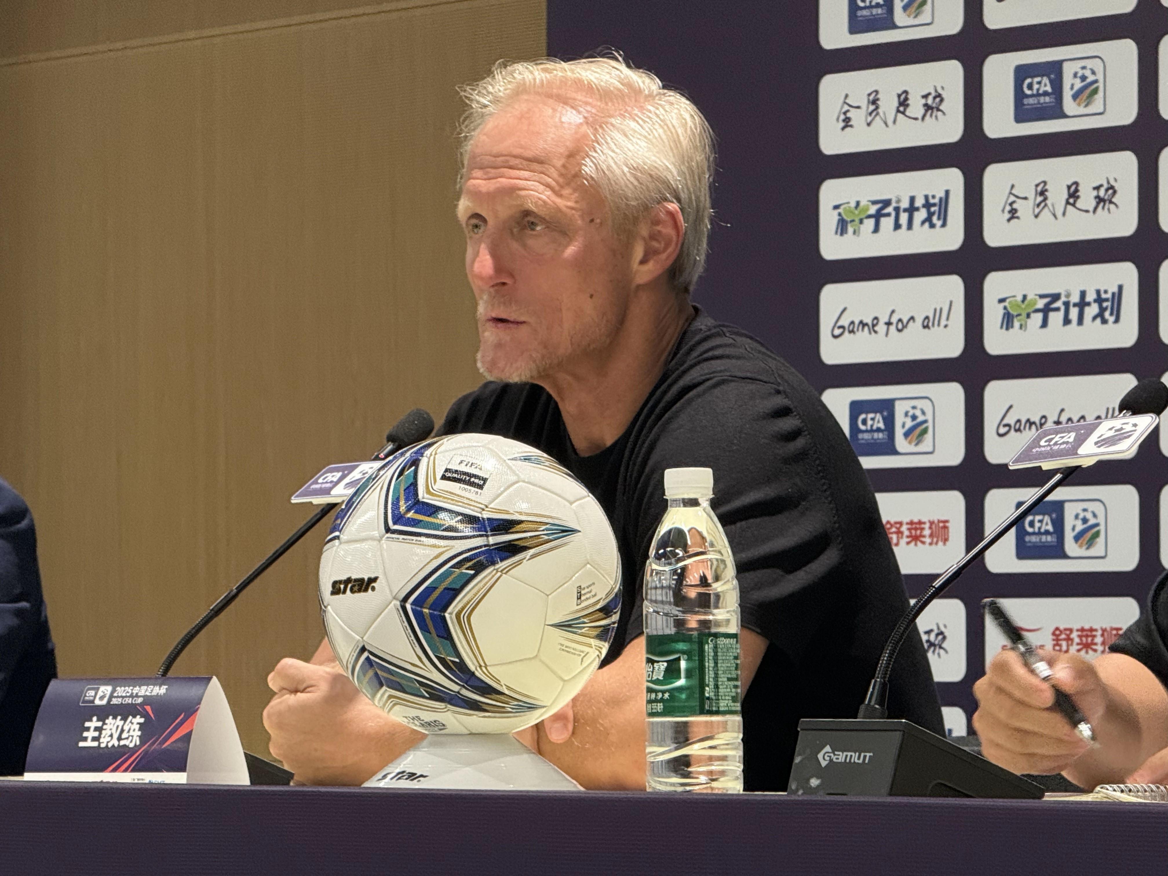 bob半岛体育官方网站-玉昆主帅约恩-安德森：恭喜北京取得胜利，并且踢了场很棒的比赛