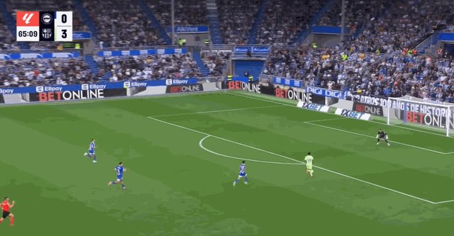 1728234739911004652.gif bob半岛体育平台-【西甲】阿拉维斯0比3巴萨,莱万半场帽子戏法