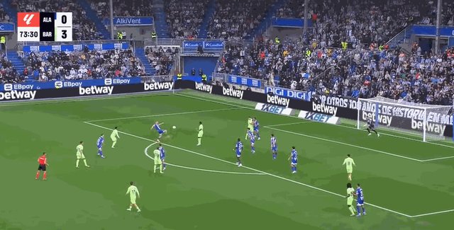 1728234856371012018.gif bob半岛体育平台-【西甲】阿拉维斯0比3巴萨,莱万半场帽子戏法