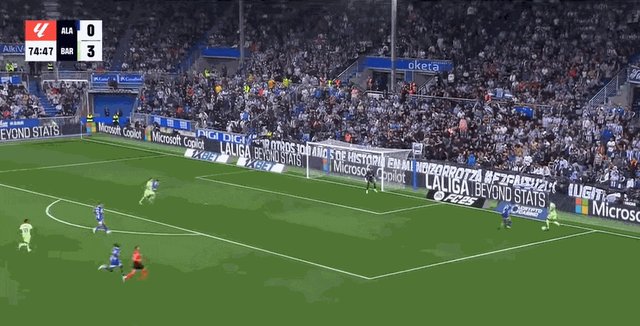 1728235098484073667.gif bob半岛体育平台-【西甲】阿拉维斯0比3巴萨,莱万半场帽子戏法