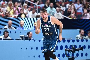 bob半岛体育-42分仅1助！东契奇NBA生涯仅6场不超过1助 小组赛场均8.4助