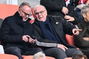 bob半岛体育官网-记者:找到合适接班人之前赫内斯不会放权,他和埃贝尔渐行渐远