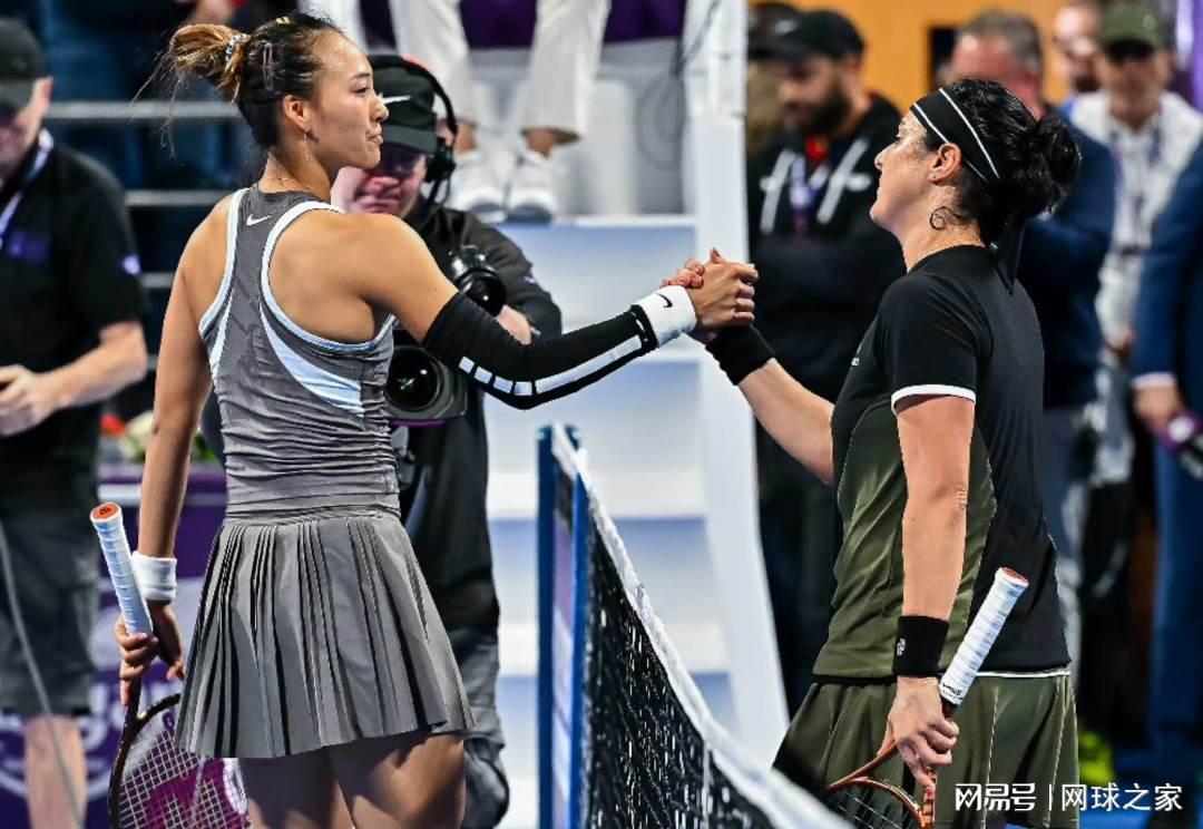 扳倒四届硬地大满贯冠军再进决赛,这次阿尼西莫娃比肩哪位前辈