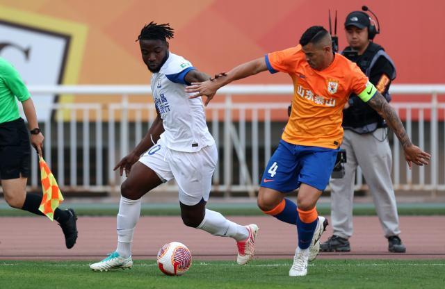 bob半岛体育平台-泰山自救之战老少登台献礼 客战海港就想用阿卜杜