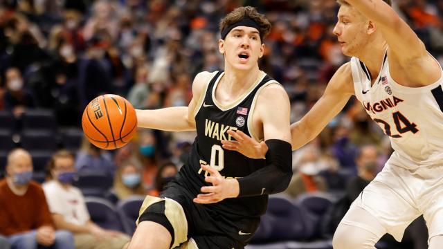 bob半岛体育-28顺位选择众多 这位大三侧翼为何能吸引勇士？