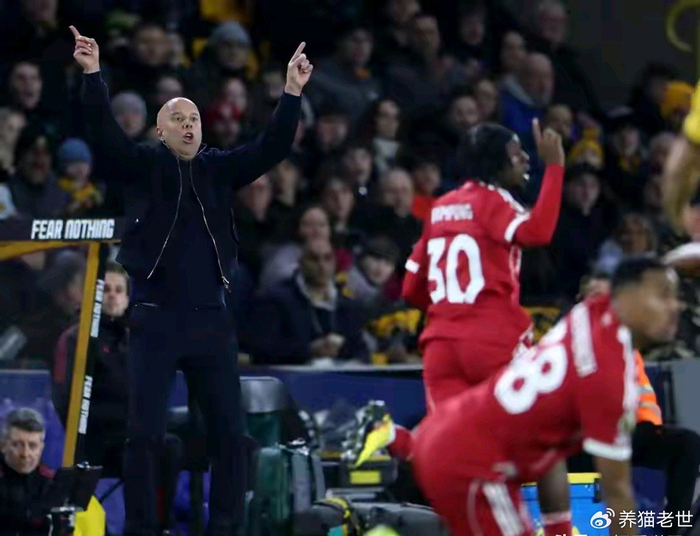 利物浦补时崩盘，裁判争议难掩进攻“便秘”之痛|狼队|体能|萨拉赫-叶海亚|科迪·加克波|球队_新浪体育_新浪新闻